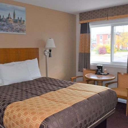 Knights Inn Arnprior Екстер'єр фото