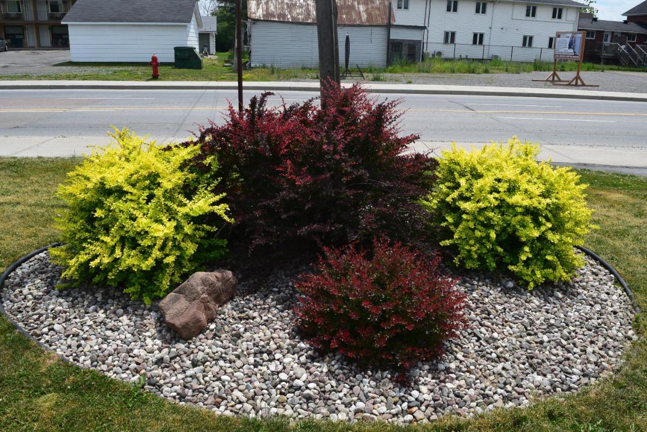 Knights Inn Arnprior Екстер'єр фото
