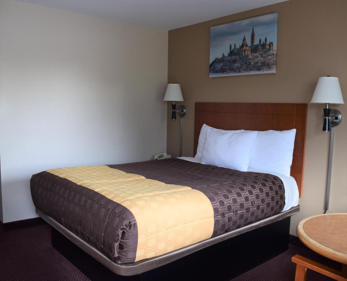 Knights Inn Arnprior Екстер'єр фото