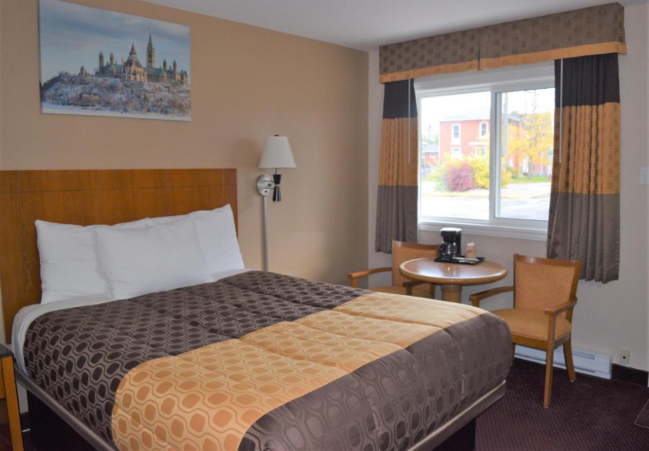 Knights Inn Arnprior Екстер'єр фото