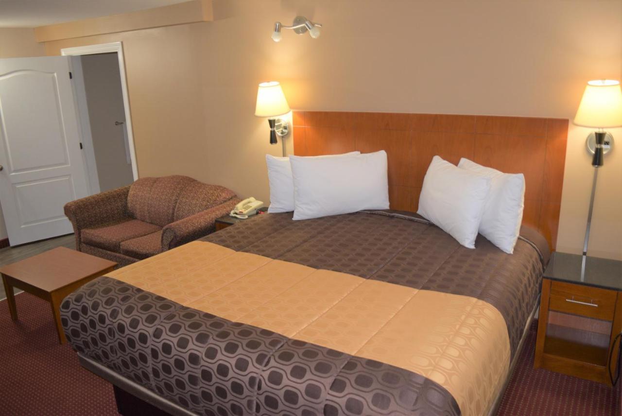 Knights Inn Arnprior Екстер'єр фото