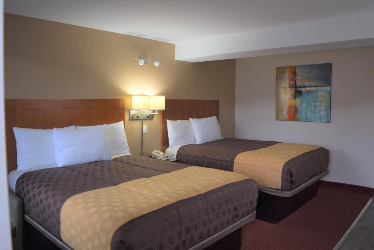 Knights Inn Arnprior Екстер'єр фото