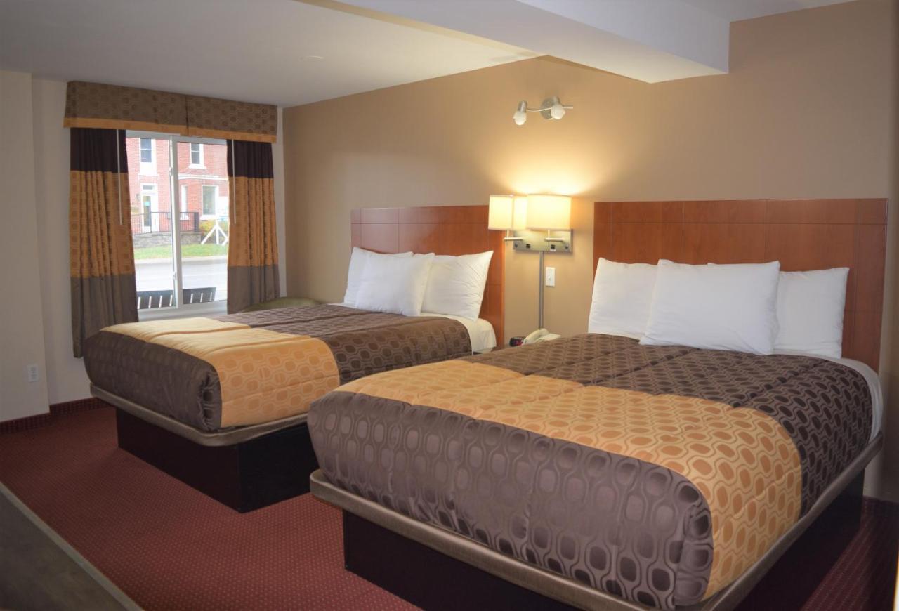 Knights Inn Arnprior Екстер'єр фото