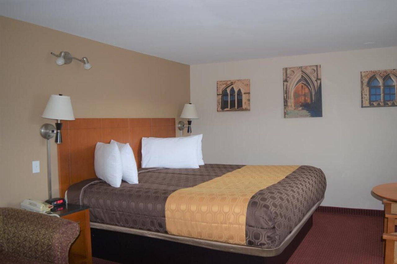 Knights Inn Arnprior Екстер'єр фото