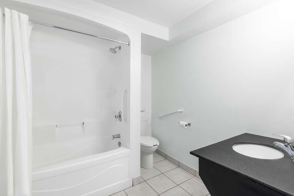 Knights Inn Arnprior Екстер'єр фото