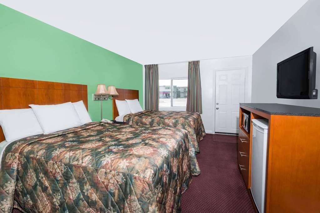 Knights Inn Arnprior Номер фото