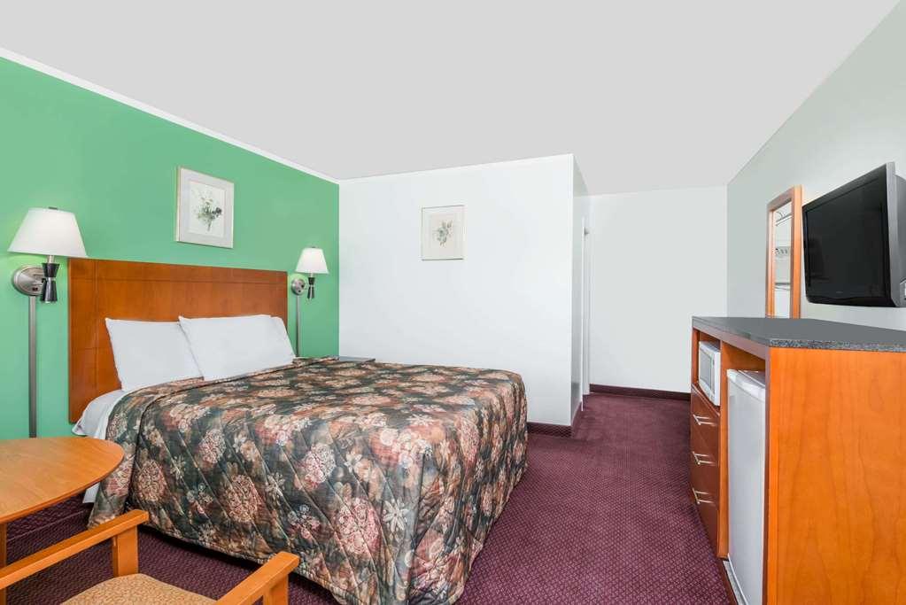 Knights Inn Arnprior Номер фото