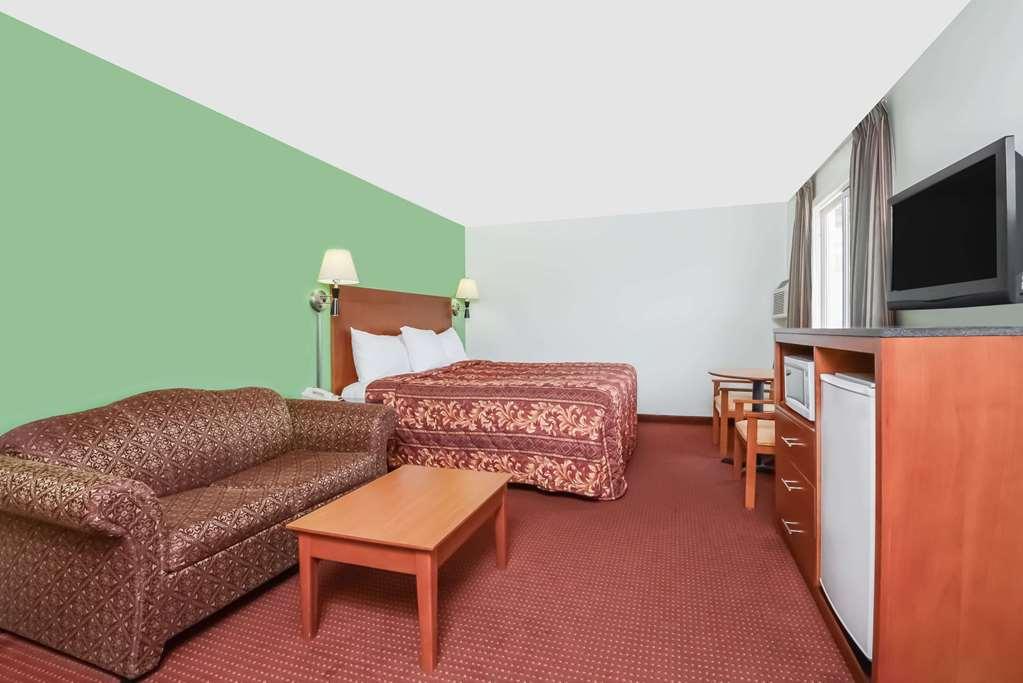 Knights Inn Arnprior Номер фото
