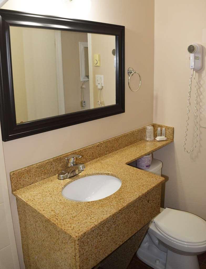 Knights Inn Arnprior Екстер'єр фото